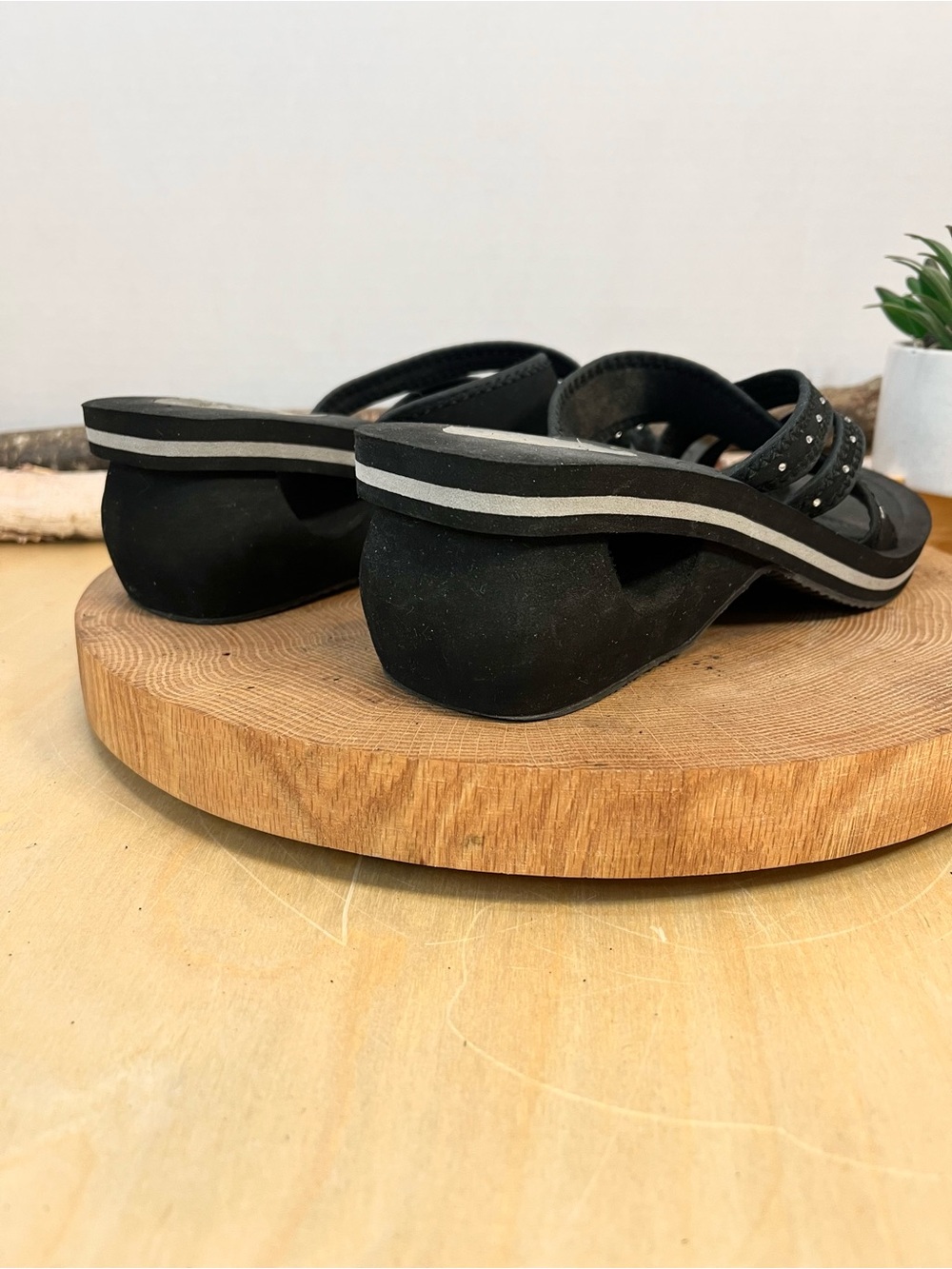 Y2K Vintage Skechers Cali Wedge Sandals Black Rhinestone Thong Flip Flops Size 8 - Picture 14 of 14